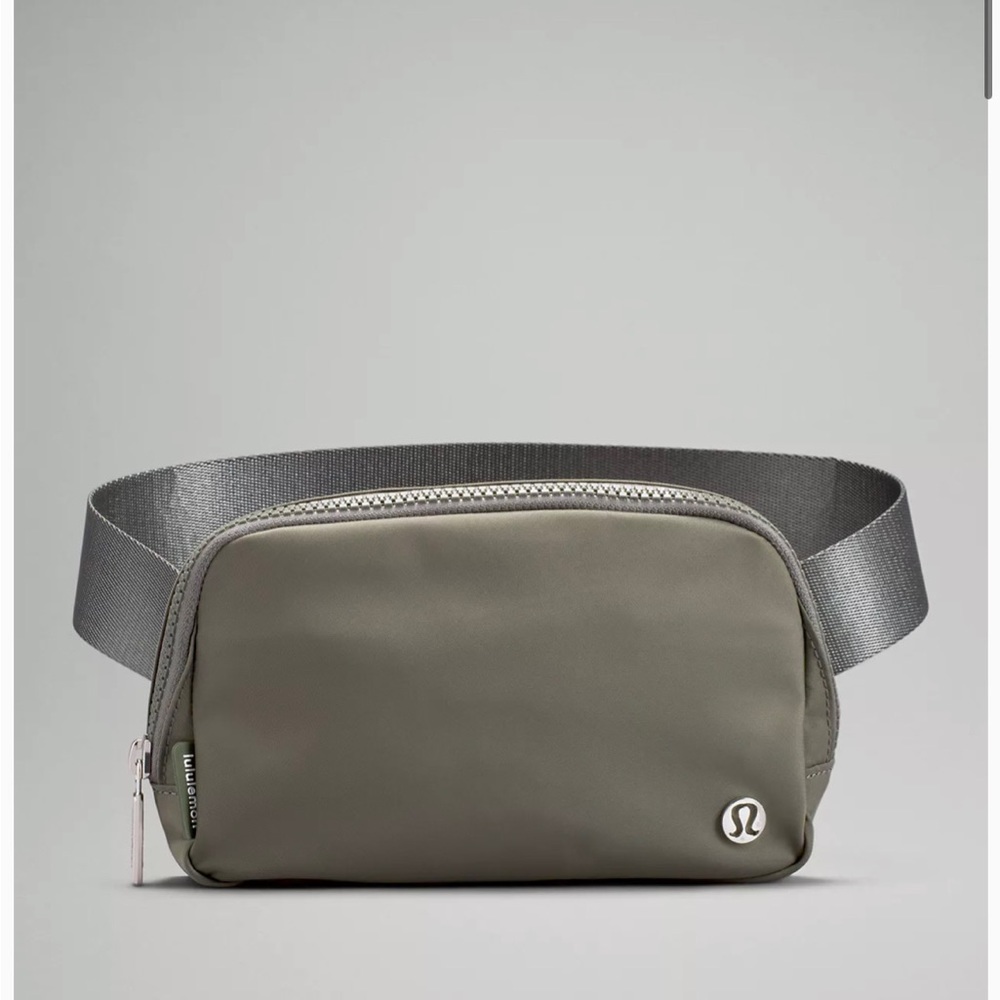 NWT Lululemon Everywhere Belt Bag “Grey Sage”